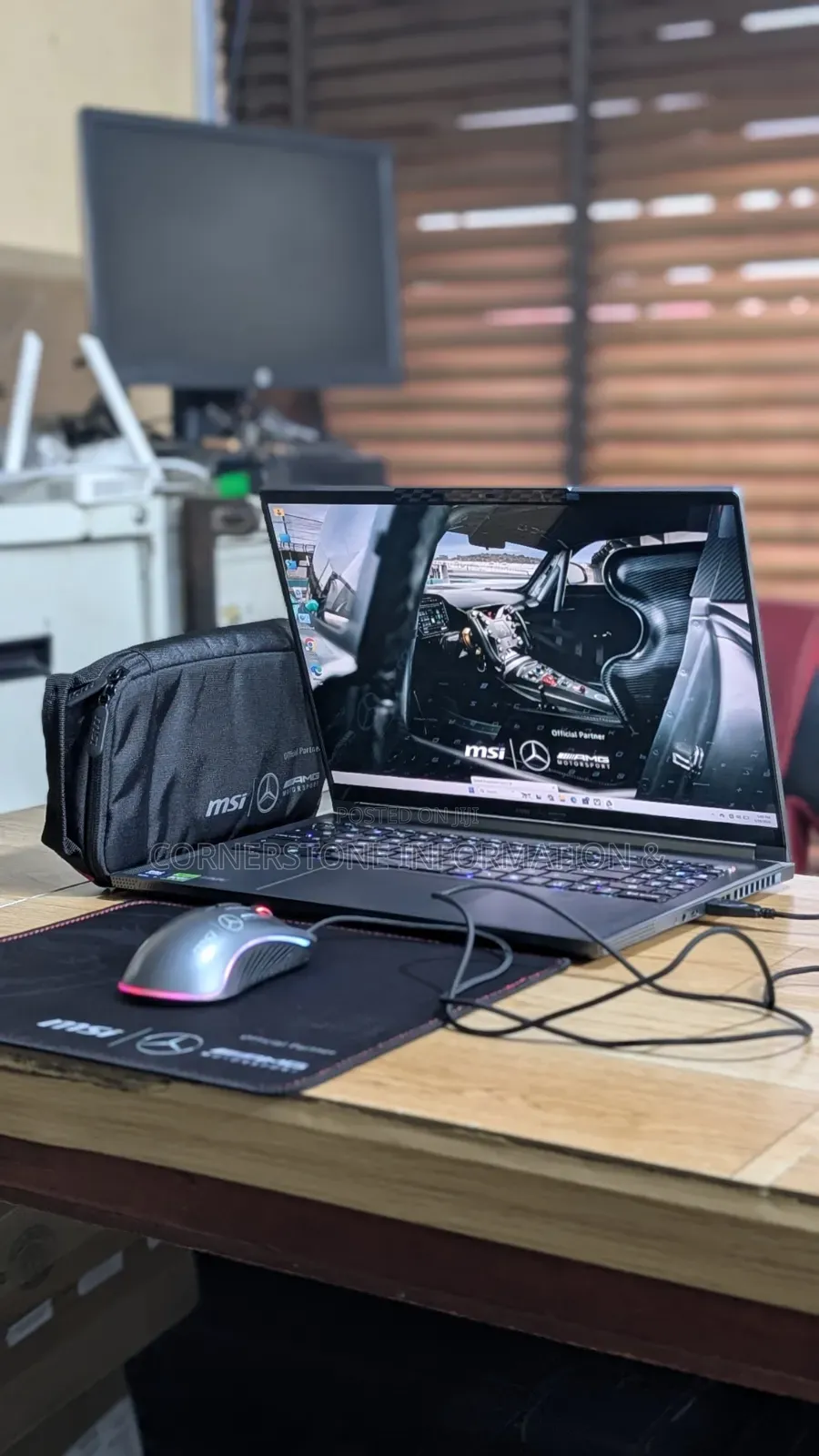 Laptop MSI Stealth 16 Studio A13VG 32GB Intel Core Ultra 9 SSD 2T