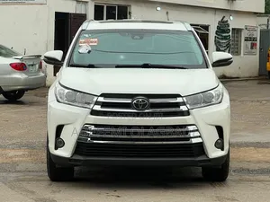 Toyota Highlander XLE 4x4 V6 (3.5L 6cyl 8A) 2017 Off white