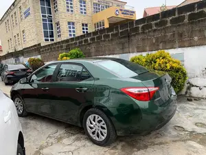 Toyota Corolla LE Plus 4dr Sedan (1.8L 4cyl CVT) 2015 Green