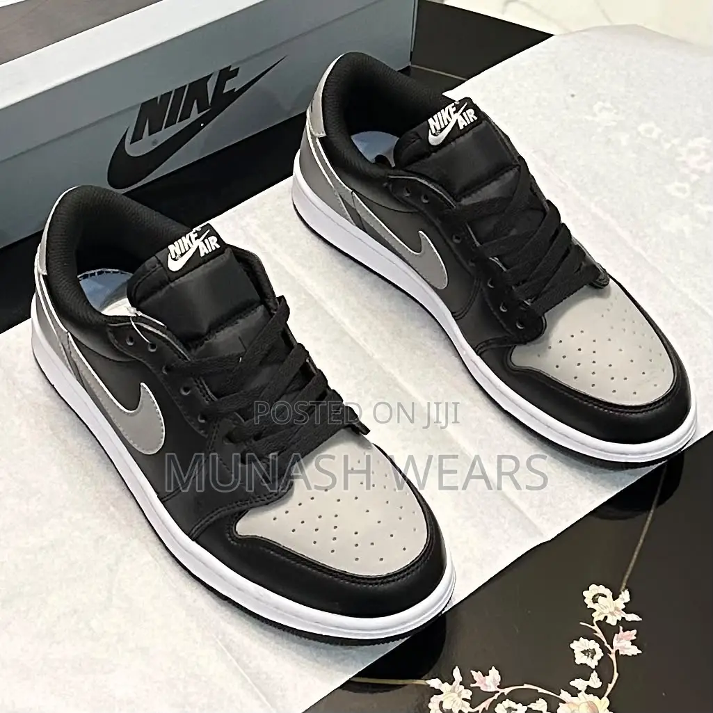 Sb Dunk Nike Green and White 40-47 Available