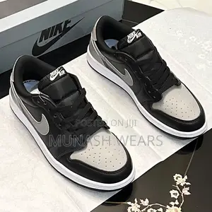 Sb Dunk Nike Green and White 40-47 Available