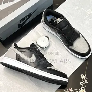 Sb Dunk Nike Green and White 40-47 Available