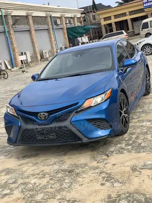 Toyota Camry SE FWD 2020 Blue
