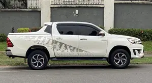 Toyota Hilux 2018 White