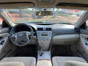 Toyota Camry LE 4dr Sedan (2.4L 4cyl 5A) 2009 Gold