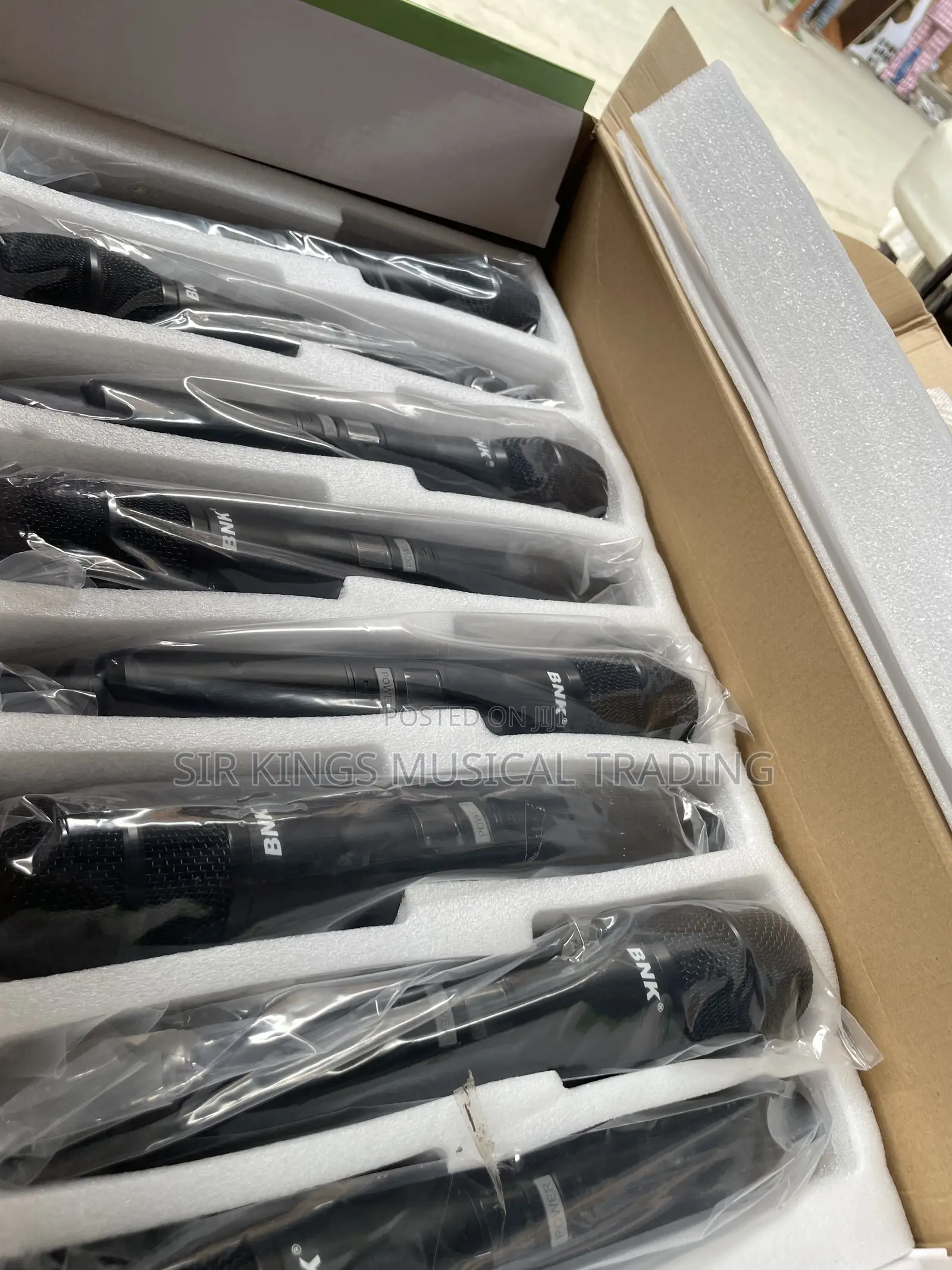 BNK Bk8800 Professional 8 in 1 Wireless Microphone
