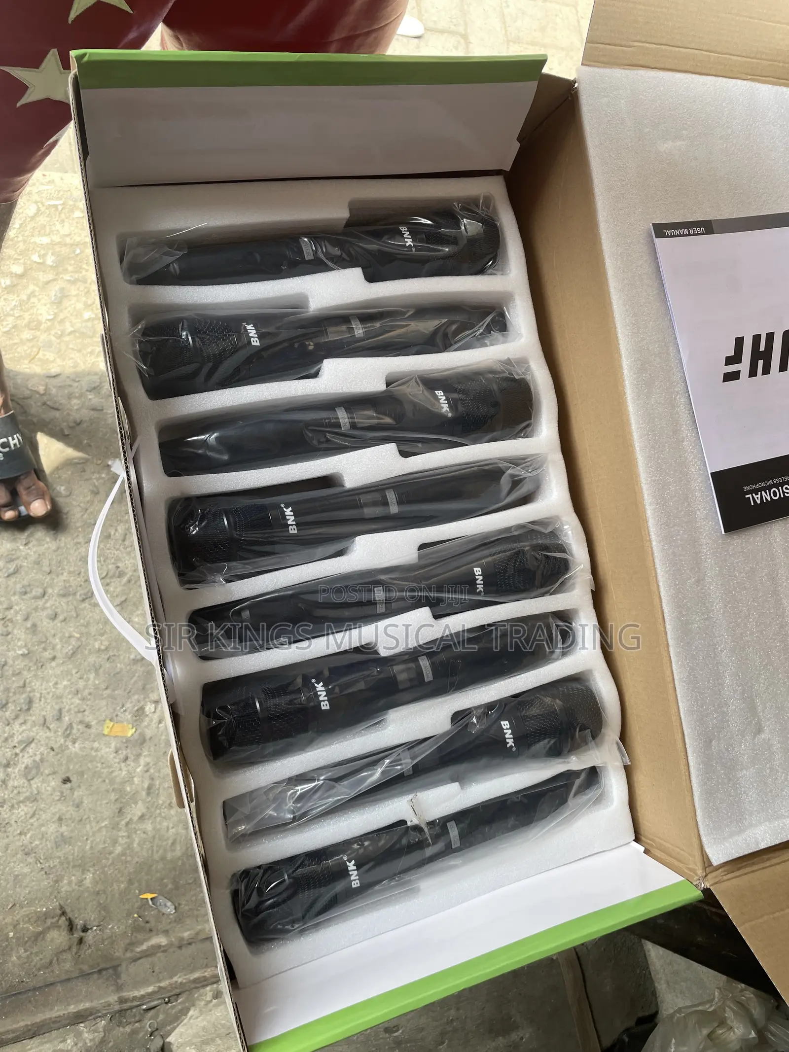BNK Bk8800 Professional 8 in 1 Wireless Microphone