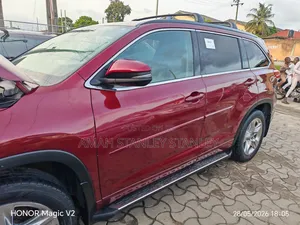 Toyota Highlander SE 4x2 V6 (3.5L 6cyl 8A) 2017 Red