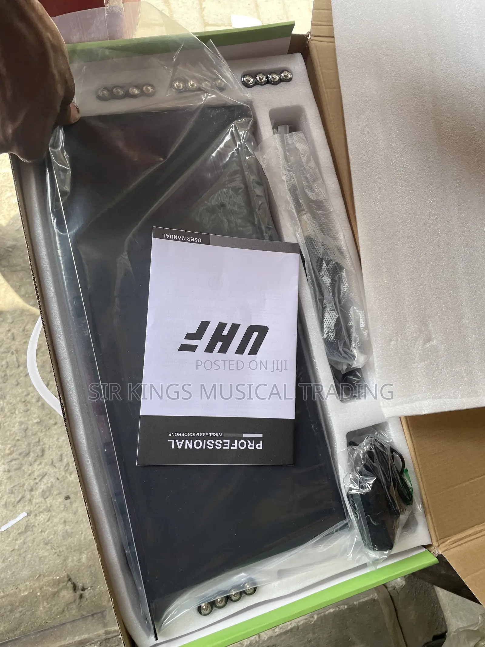 BNK Bk8800 Professional 8 in 1 Wireless Microphone