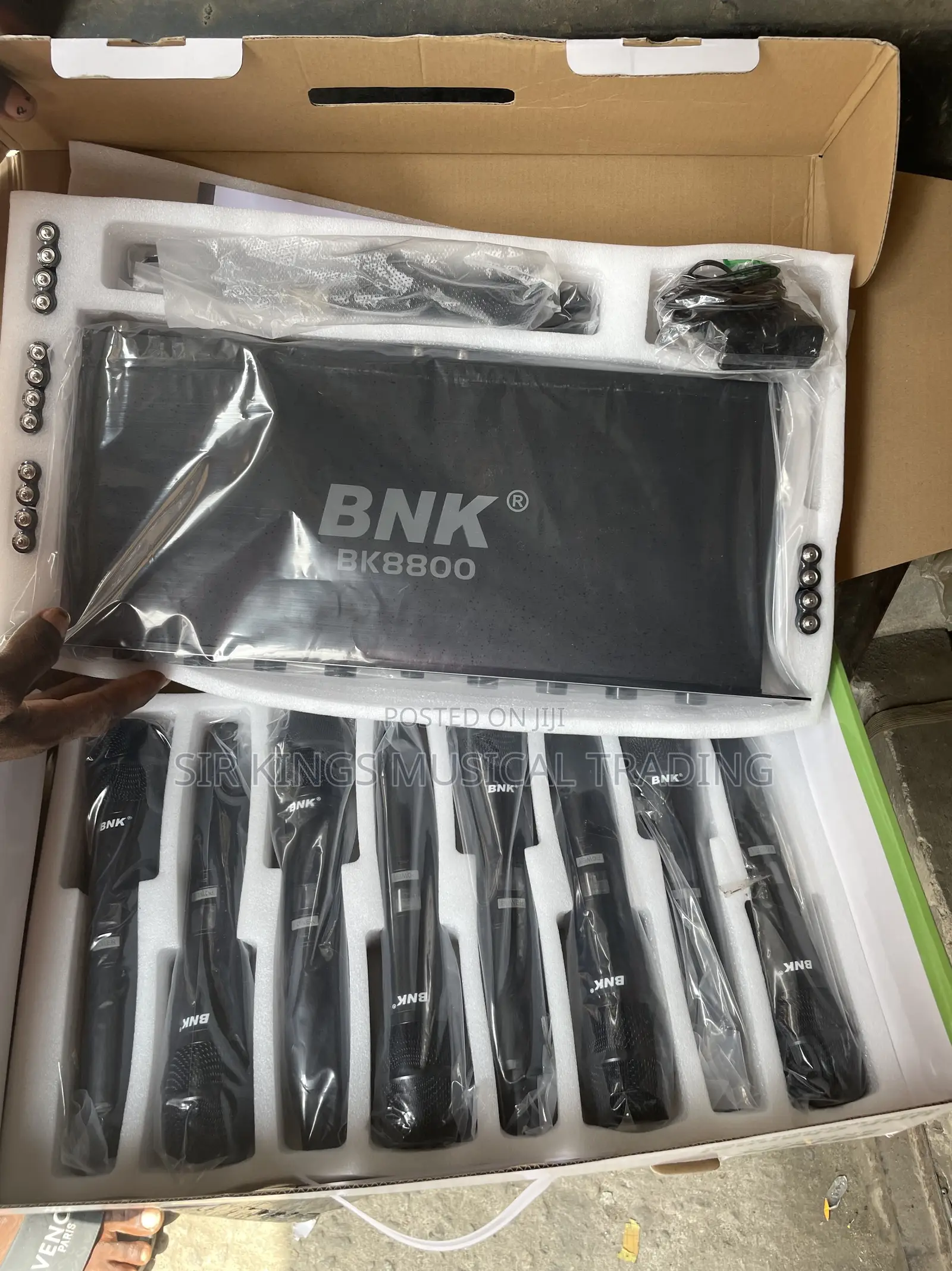 BNK Bk8800 Professional 8 in 1 Wireless Microphone