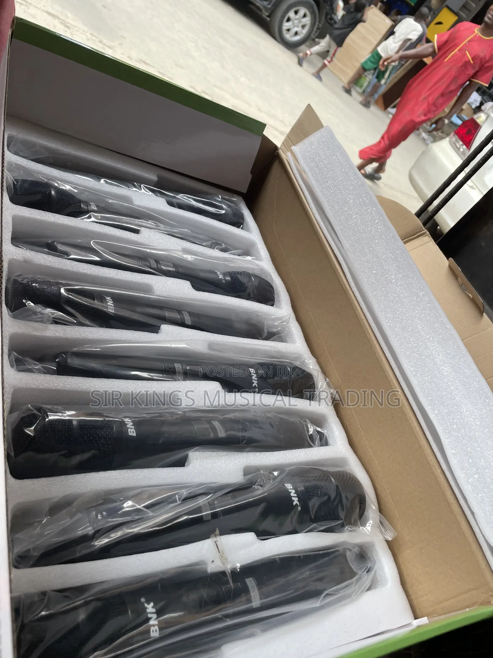 BNK Bk8800 Professional 8 in 1 Wireless Microphone