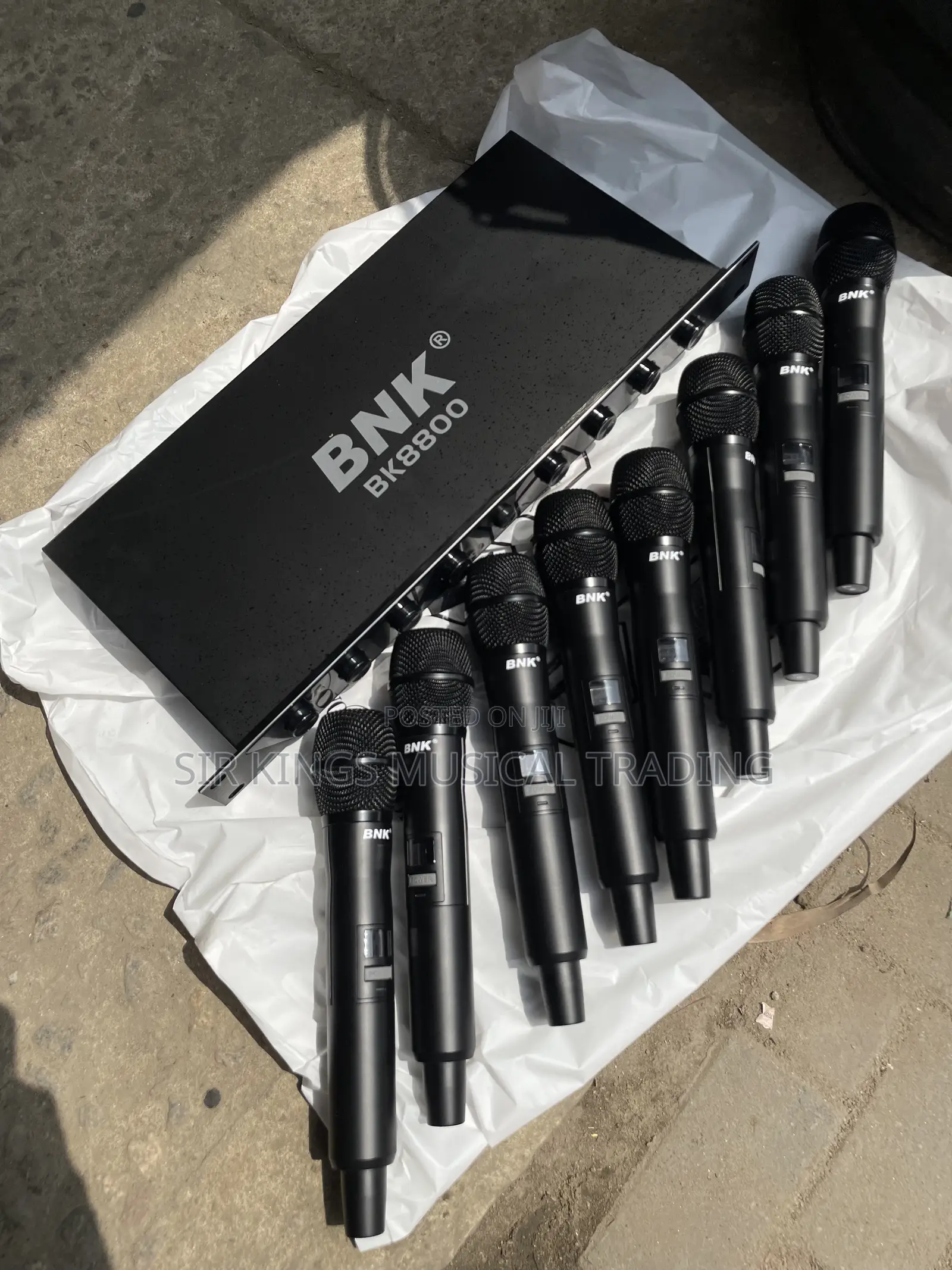 BNK Bk8800 Professional 8 in 1 Wireless Microphone