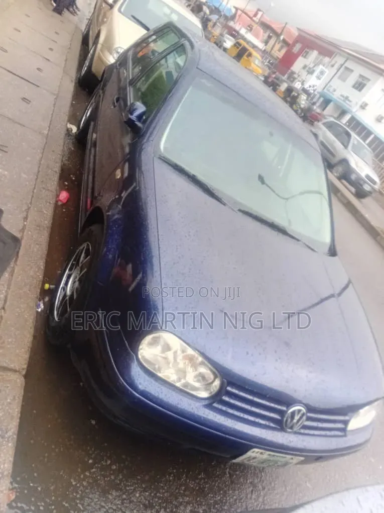 Volkswagen Golf 2000 Blue