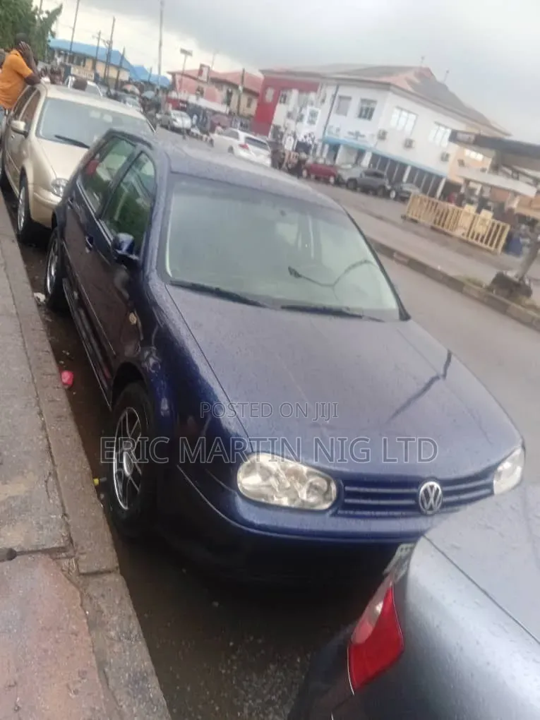 Volkswagen Golf 2000 Blue