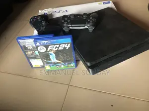 Play Station4 Slim