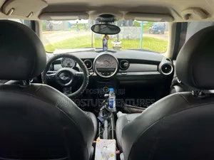 Mini Cooper John Cooper Works 2011 Yellow