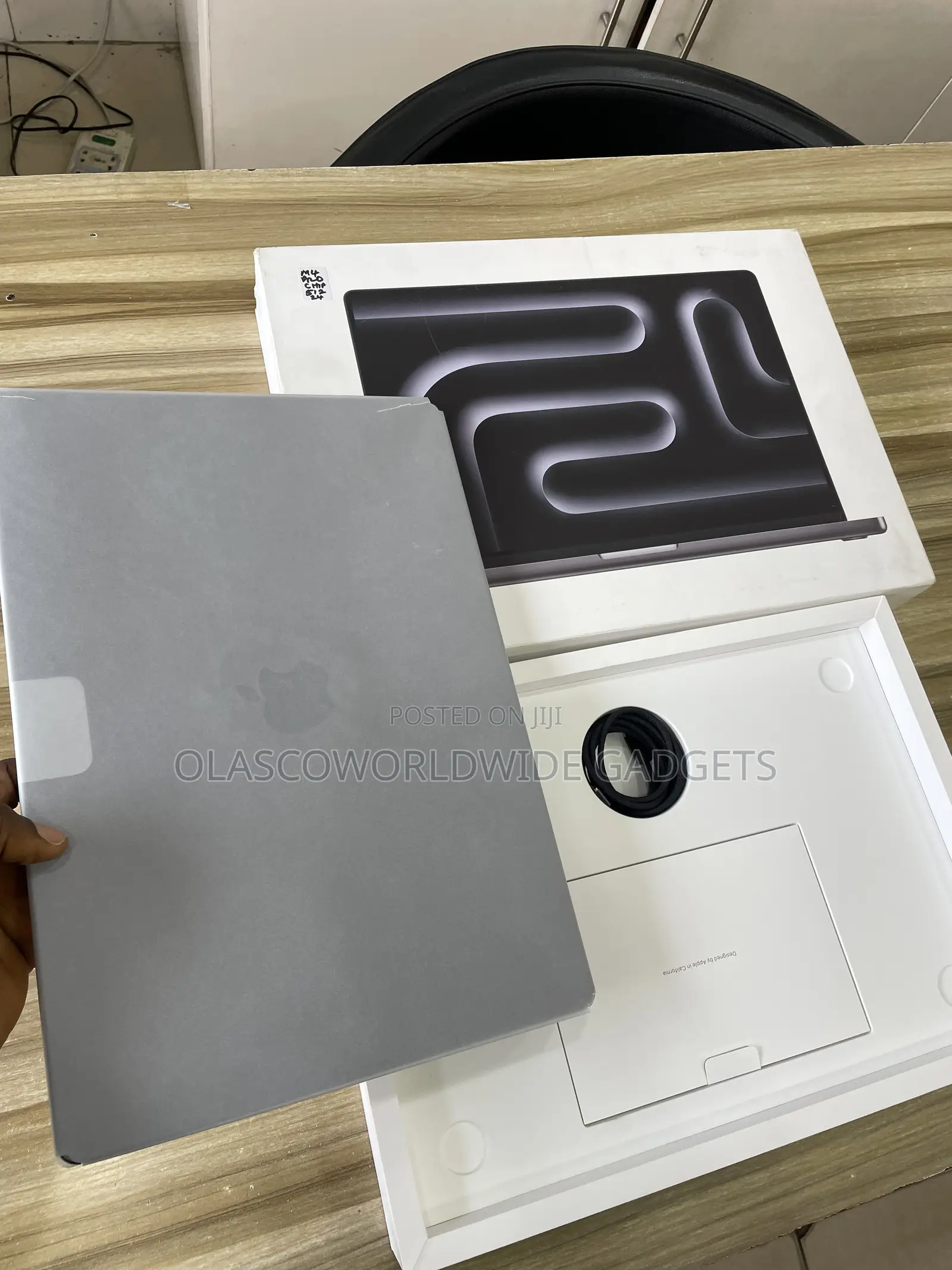New Apple MacBook Pro 2024 M4 Pro 24GB Qualcomm Snapdragon X Elite SSD