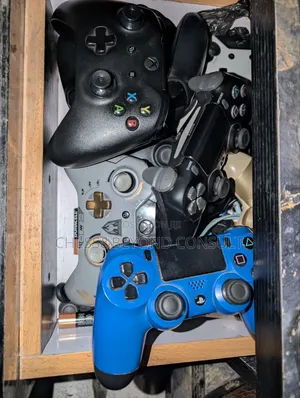 Xbox and Ps4 Controllers