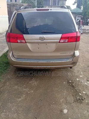 Toyota Sienna XLE 2005 Gold