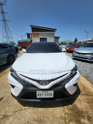 Toyota Camry SE (2.5L 4cyl 8A) 2019 White