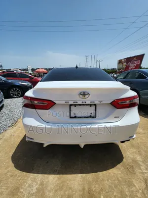 Toyota Camry SE (2.5L 4cyl 8A) 2019 White