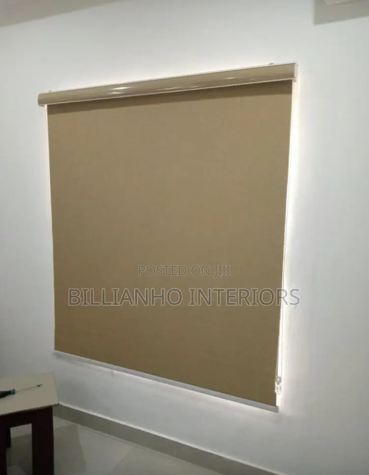 Carton Brown Roller Blackout