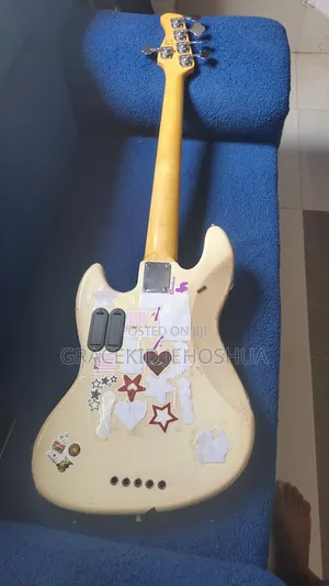 Marcus Miller V7