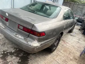 Toyota Camry 2000 Gray