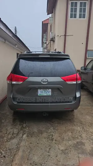 Toyota Sienna XLE 8 Passenger 2012 Gray