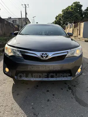 Toyota Camry XLE 4dr Sedan (2.5L 4cyl 6A) 2012 Gray