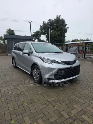 Toyota Sienna 2022 Silver