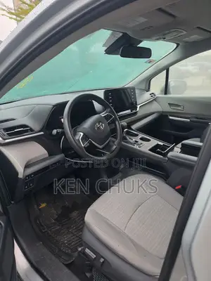 Toyota Sienna 2022 Silver