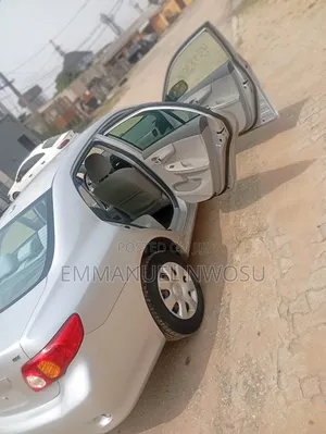 Toyota Corolla 2010 Silver