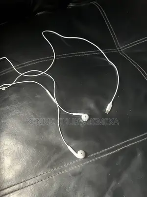 Original Used iPhone 17 Earphone Type C for All Phones
