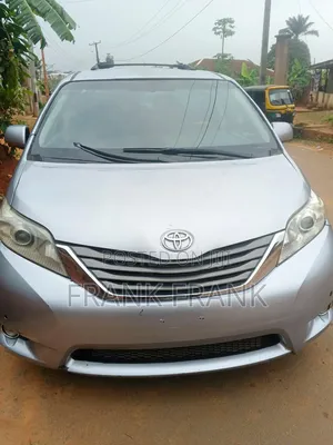 Toyota Sienna 2012 Silver
