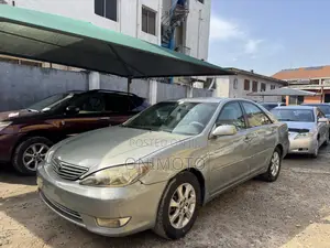 Toyota Camry XLE V6 4dr Sedan (3.0L 6cyl 5A) 2005 Gray