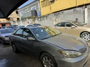Toyota Camry XLE V6 4dr Sedan (3.0L 6cyl 5A) 2005 Gray