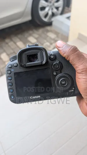 Canon 7d Mark Ii With 18-135mm Lens