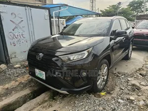 Toyota RAV4 XLE FWD 2020 Black