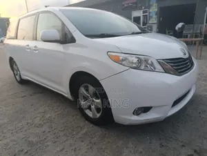 Toyota Sienna 2011 White