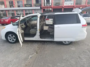 Toyota Sienna 2011 White