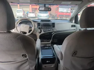 Toyota Sienna 2011 White