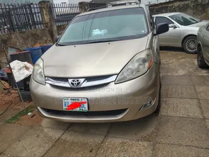 Toyota Sienna XLE 2007 Gold