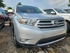 Toyota Highlander Limited 3.5l 4WD 2013 Silver