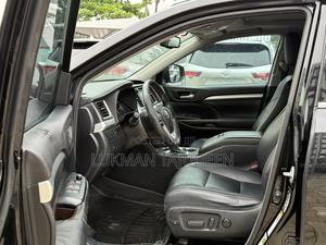 Toyota Highlander XLE 4dr SUV AWD (3.5L 6cyl 6A) 2015 Black