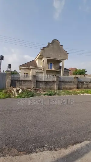 3bdrm Duplex in Gaduwa for sale