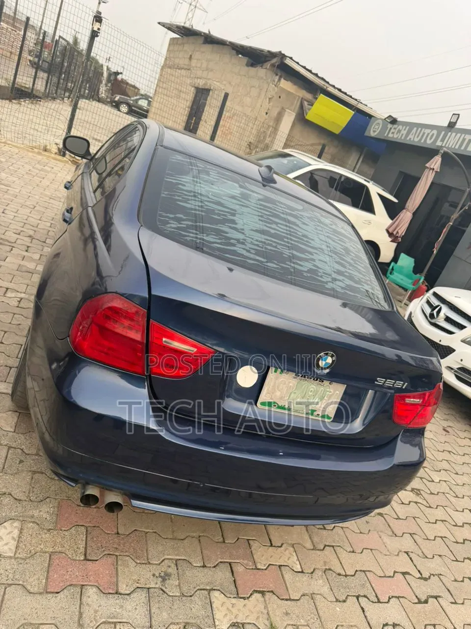 BMW 320i 2011 Blue