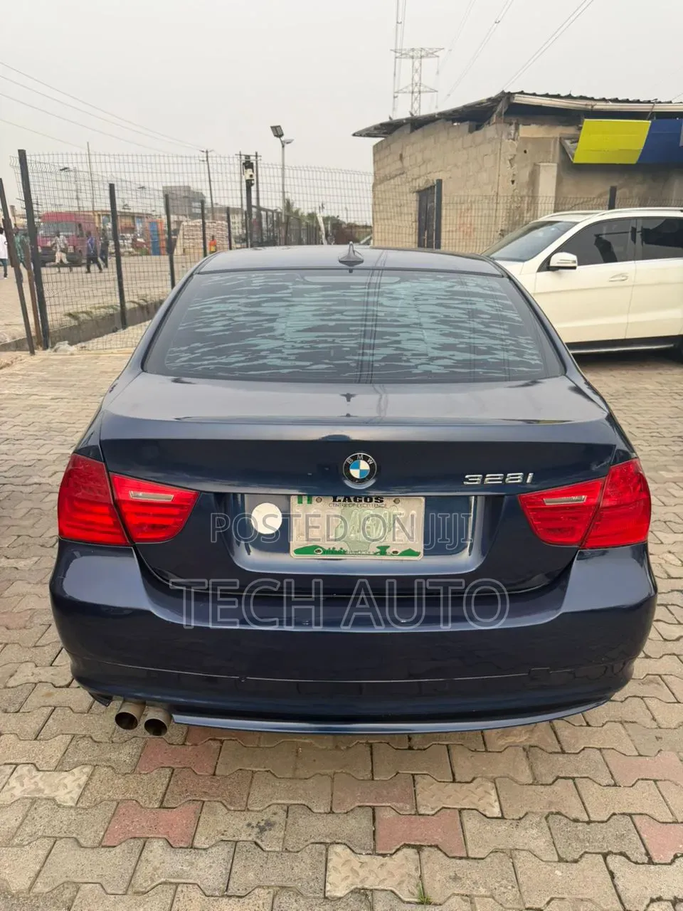 BMW 320i 2011 Blue
