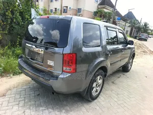Honda Pilot LX 4dr SUV 4WD (3.5L 6cyl 5A) 2012 Gray