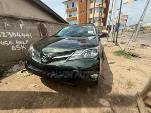 Toyota RAV4 Limited 4dr SUV AWD (2.5L 4cyl 6A) 2015 Green